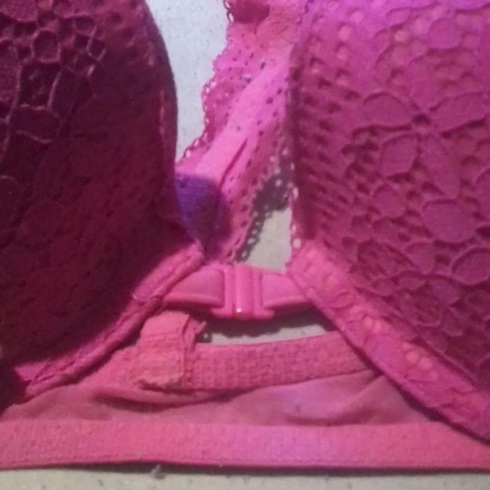 Pink bra - Picture 2 of 3